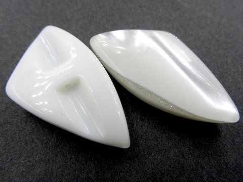 29-16mm Guziki ozdobne 12 sztuk kolor BIAŁY/OFF WHITE SREBRNY K276A guzik nieregularny do przyszycia na stopce
