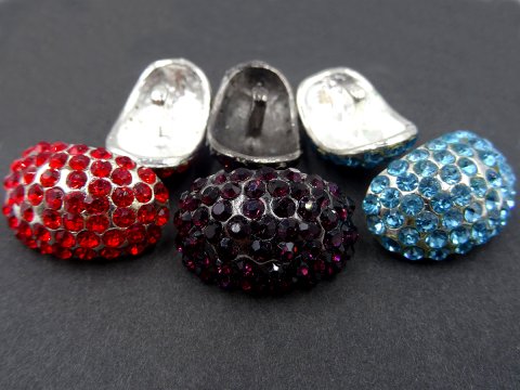 23mm Guziki ozdobne 1sztuka SREBRNE cyrkonie AQUA OZ41 nieregularny owalny guzik metalowy ze szklanymi cyrkoniami na stopce