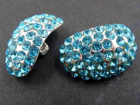 23mm Guziki ozdobne 1sztuka SREBRNE cyrkonie AQUA OZ41 nieregularny owalny guzik metalowy ze szklanymi cyrkoniami na stopce