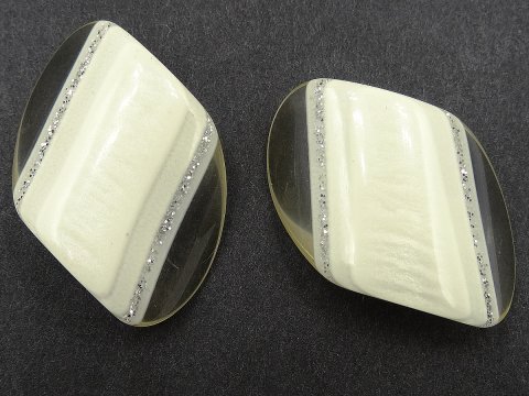 22-16mm Guziki ozdobne 12 sztuk kolor ECRU WHITE SREBRNY K276A guzik nieregularny do przyszycia na stopce krytej
