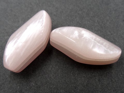 25-13mm Guziki ozdobne 12 sztuk kolor RÓŻ BIAŁY K693 guzik ozdobny nieregularny na stopce do bluzki swetra marynarki