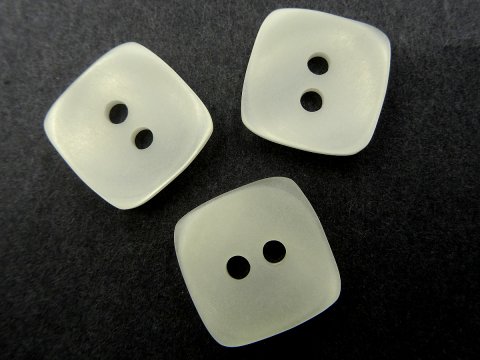 12mm Guziki ozdobne 12 sztuk kolor ECRU K636 guzik ozdobny dwudziurkowy kwadratowy nieregularny do bluzki sweterka