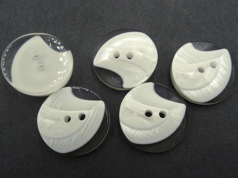 20mm Guziki ozdobne 12 sztuk kolor ECRU K718 guzik ozdobny przezroczysty nieregularny ze smugami do bluzki sweterka