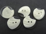 20mm Guziki ozdobne 12 sztuk kolor ECRU K718 guzik ozdobny przezroczysty nieregularny ze smugami do bluzki sweterka