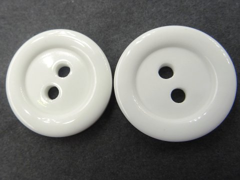 18mm Guziki ozdobne 12 sztuk kolor OFF WHITE MLECZNY BIAŁY JASNE ECRU K105A guzik plastikowy dwudziurkowy z dużym połyskiem