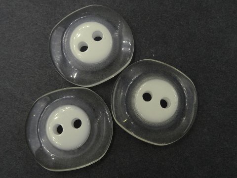 18mm Guziki ozdobne 12 sztuk kolor MLECZNY BIAŁY JASNE ECRU K716 guzik plastikowy dwudziurkowy przezroczysty na brzegach