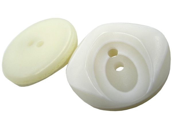 25mm Guziki ozdobne 12 sztuk kolor JASNE ECRU DO WANILII K662 guzik dwudziurkowy z delikatnym połyskiem i każdy jest inny