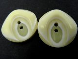 25mm Guziki ozdobne 12 sztuk kolor ECRU WANILIA BUDYŃ WANILIOWY K160 guzik dwudziurkowy z delikatnym połyskiem i każdy jest inny